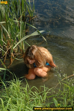 Pissing in the lake in a summer day - N