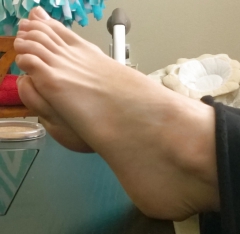 My wife\'s feet - N