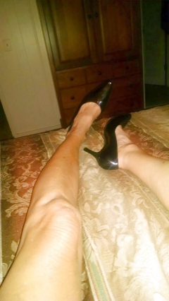 mature foot shoe fetish - N