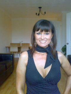 Smoking hot chav slag mum - british milf shows off her body - N